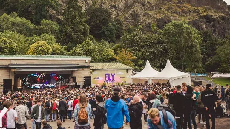 Διοργανωτές μουσικού φεστιβάλ στη Σκωτία απαγόρευσαν τα κινητά τηλέφωνα