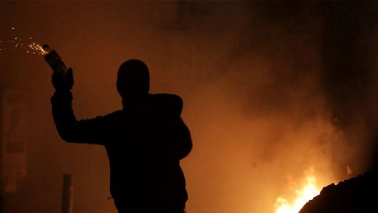 Επίθεση με μολότοφ σε προεκλογικό περίπτερο στον Βύρωνα