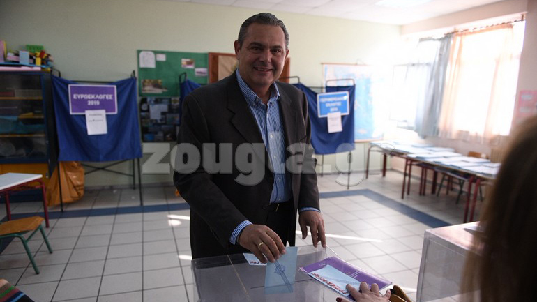 Στη Γλυφάδα ψήφισε ο Πάνος Καμμένος