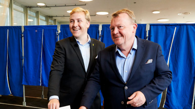 Δανία: Ο πρωθυπουργός Ράσμουσεν αποκάλυψε ότι… ψήφισε τον γιο του