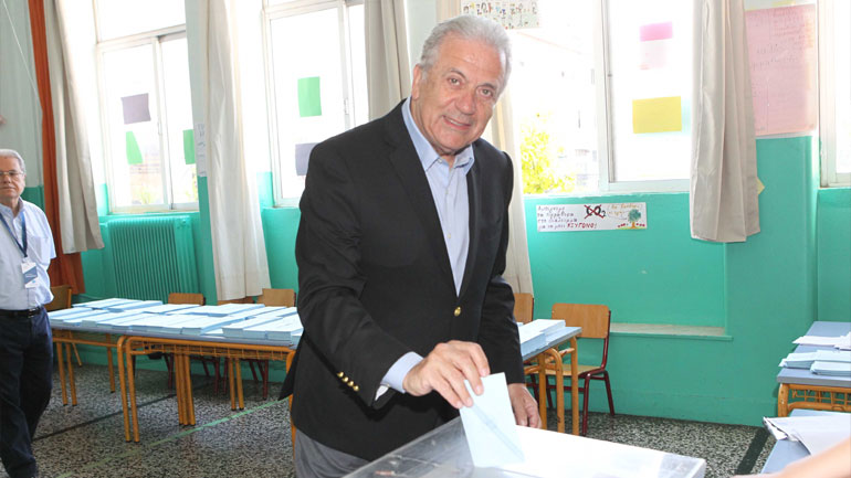 Στο Παγκράτι ψήφισε ο Ευρωπαίος Επίτροπος Δ. Αβραμόπουλος