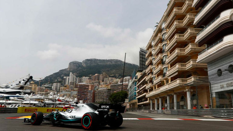 Ανίκητος ο Lewis Hamilton