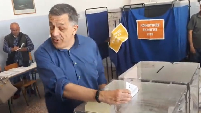 Ψήφισε ο υποψήφιος δήμαρχος Θεσσαλονίκης Νίκος Ταχιάος