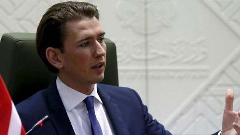 Ο Κουρτς πανηγυρίζει τη νίκη του Λαϊκού Κόμματος