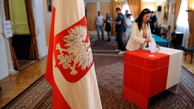 Πολωνία: Πρώτοι οι κυβερνώντες εθνικιστές του PiS