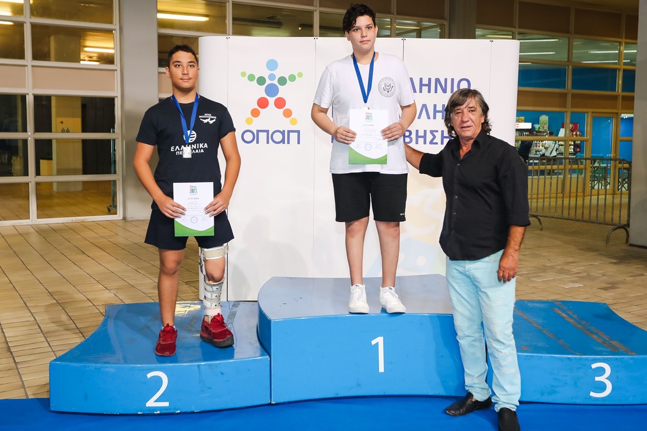 Απονομή από τον Θωμά Μαύρο