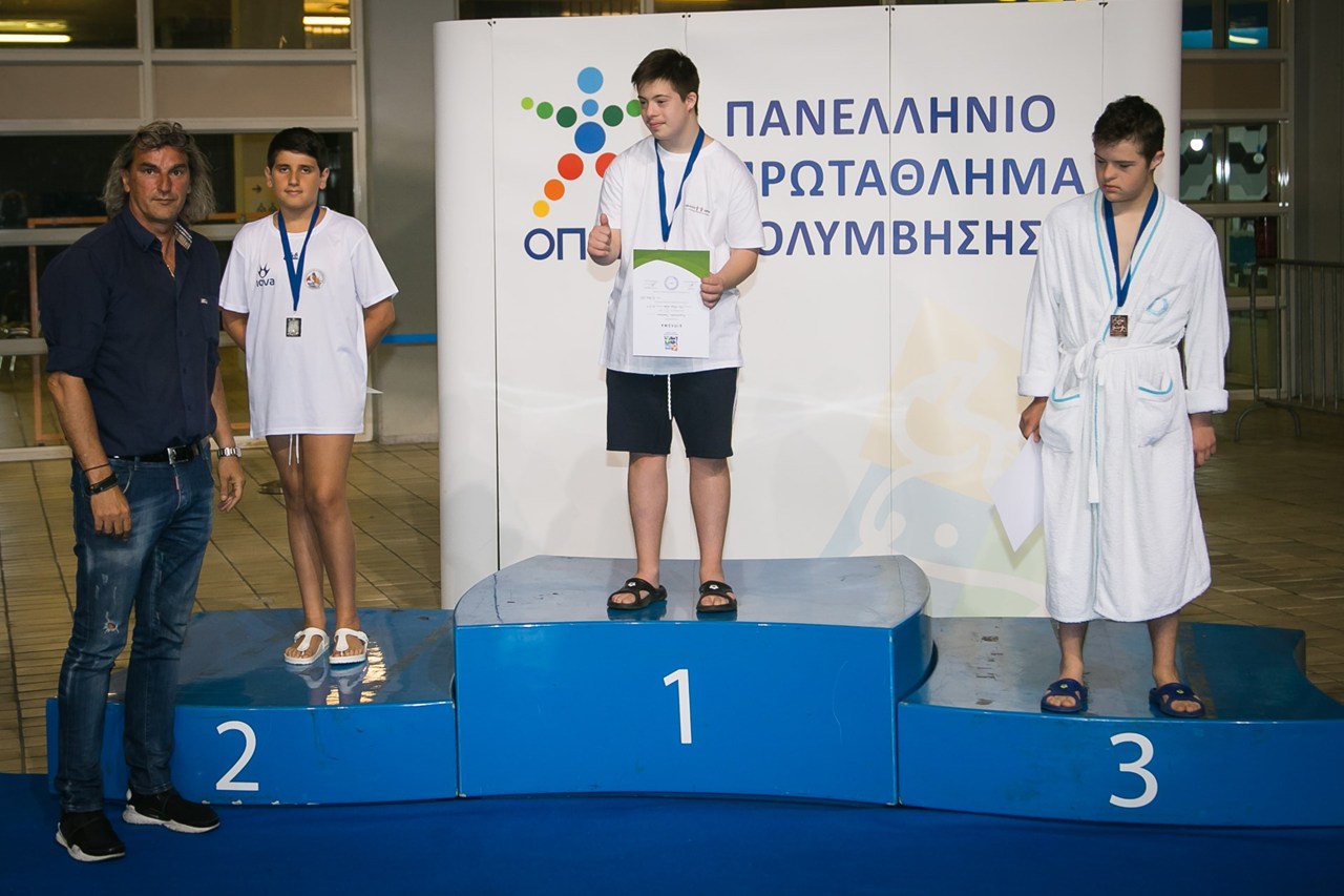 Απονομή από τον Γιάννη Καλιτζάκη