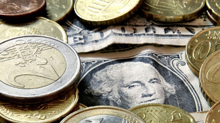 Οριακή πτώση σημειώνει το ευρώ έναντι του δολαρίου