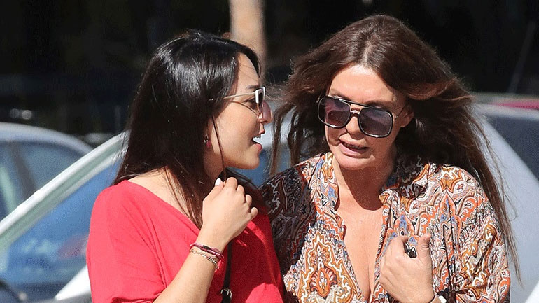 Βάνα Μπάρμπα: Βόλτα στη Γλυφάδα