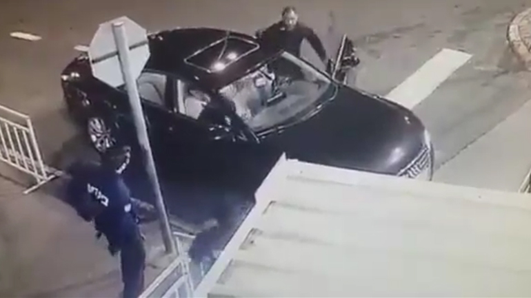 Φύλακας τιμωρεί έναν ευέξαπτο άνδρα