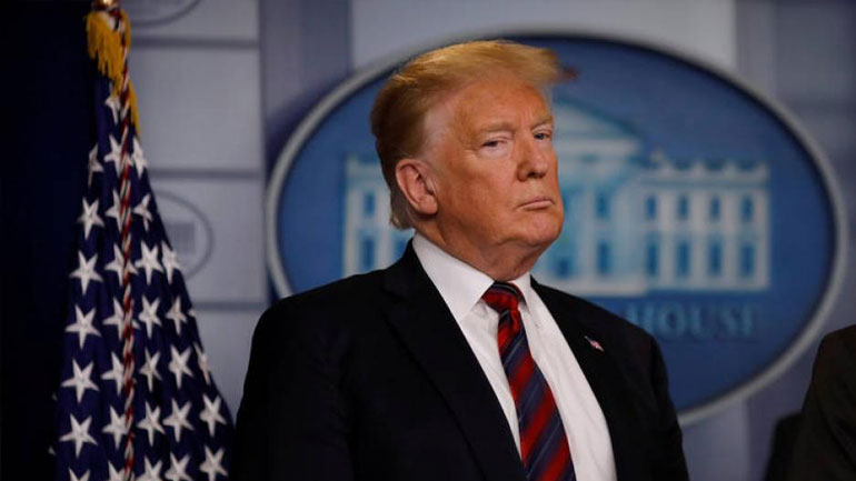 Υποστηρικτές του Τραμπ κατασκευάζουν τείχος στα σύνορα με το Μεξικό