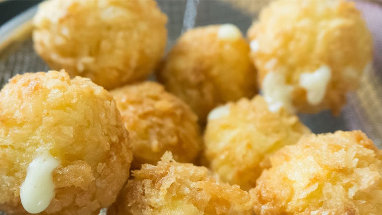 Τυρομπουκίτσες που λιώνουν στο στόμα!