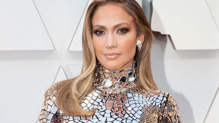 H Jennifer Lopez ρίχνει το Instagram με τους κοιλιακούς της!