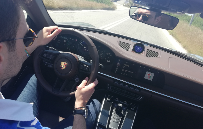 Πραγματικά δεν χορταίνεις να την οδηγείς