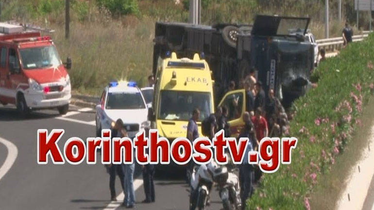 Ντεραπάρισε κλούβα της Διεύθυνσης Μεταγωγών στην Αθηνών-Κορίνθου – 13 τραυματίες