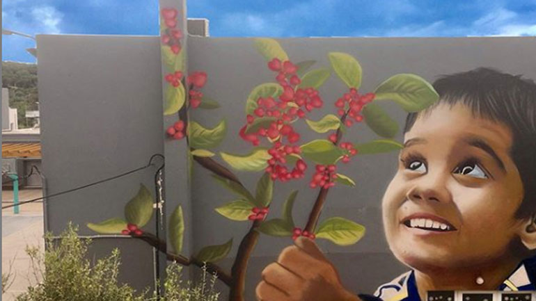 Γκράφιτι για τις 102 ψυχές που χάθηκαν στο Μάτι