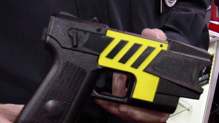 Πατέρας χρησιμοποιούσε συσκευή ηλεκτροσόκ για να πειθαρχήσει τα παιδιά του