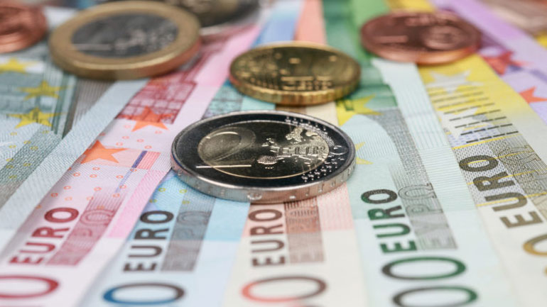 Σημαντικές απώλειες στις ευρωαγορές – Oριακή πτώση για το ευρώ