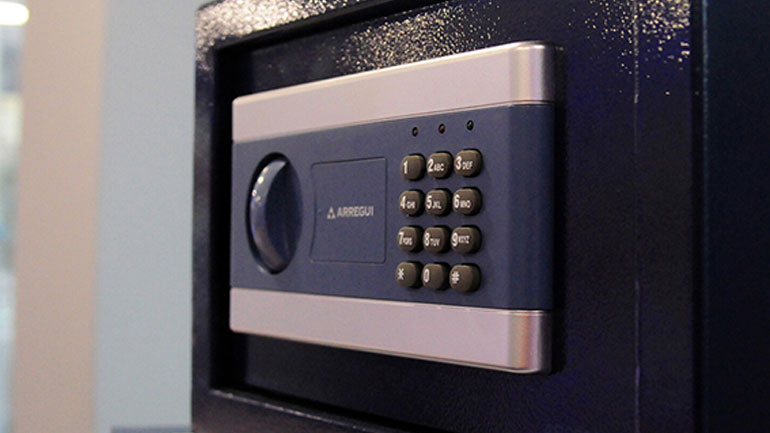 Έκλεψαν χρηματοκιβώτιο από εταιρεία στο Αιγάλεω