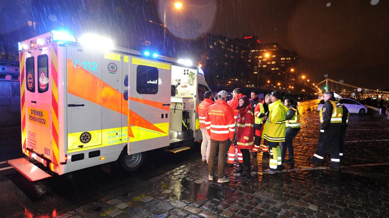 Ουγγαρία: Ανετράπη ποταμόπλοιο στον Δούναβη – Επτά νεκροί Ουγγαρία: Ανετράπη ποταμόπλοιο στον Δούναβη – Επτά νεκροί