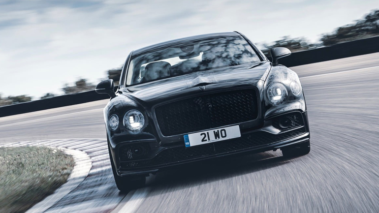 Στη νέα Bentley Flying Spur στρίβουν και οι τέσσερις τροχοί…