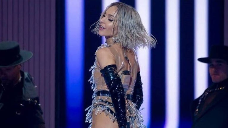 Η εντυπωσιακή εμφάνιση της Τάμτα στα Social Awards!