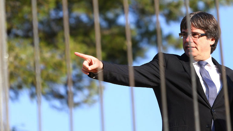 Ισπανία: Το Ευρωκοινοβούλιο απαγόρευσε την είσοδο στους φυγόδικους Καταλανούς Πουτζδεμόν και Κομίν