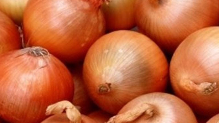 Δέσμευση κρεμμυδιών σε επιχείρηση του Πειραιά