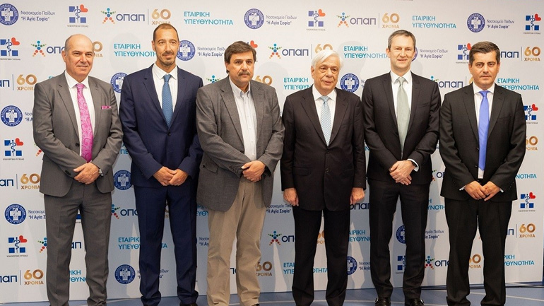 Ο Α’ Αντιπρόεδρος του ΟΠΑΠ Σπύρος Φώκας, ο Κοινός Διοικητής των Διασυνδεόμενων Παιδιατρικών Νοσοκομείων Εμμανουήλ Παπασάββας, o Υπουργός Υγείας Ανδρέας Ξανθός, o Πρόεδρος της Δημοκρατίας Προκόπιος Παυλόπουλος, ο Διευθύνων Σύμβουλος του ΟΠΑΠ Ντάμιαν Κόουπ, ο Επικεφαλής Εταιρικών και Ρυθμιστικών Υποθέσεων του ΟΠΑΠ Οδυσσέας Χριστοφόρου