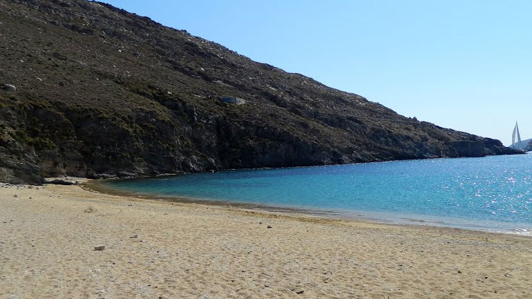 Στη Σέριφο η πρώτη ελληνική «smoke-free» παραλία
