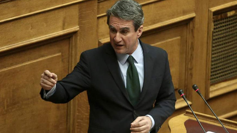 Ο Λοβέρδος περνά στην αντεπίθεση για τη Novartis