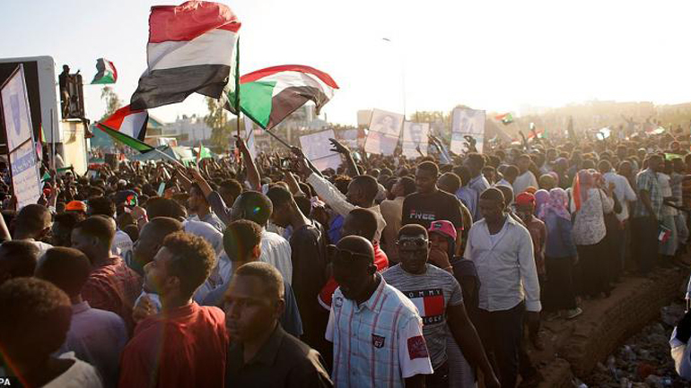 Σουδάν: Κίνδυνος για την εθνική ασφάλεια καταυλησμός διαδηλωτών – Κλείνουν γραφείο του Αλ Τζαζίρα