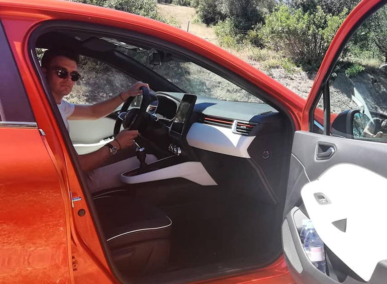 Ο απεσταλμένος του zougla.gr Λουκάς Παπαλάμπρος βρίσκεται στην Πορτογαλία για την πρώτη οδηγική εμπειρία...