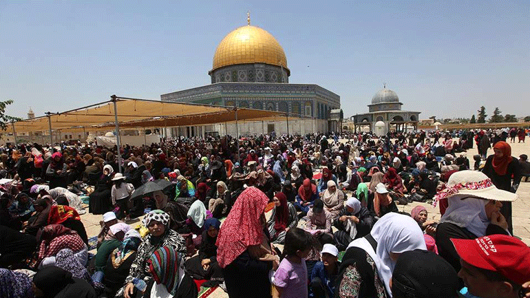 Πάνω από 250.000 μουσουλμάνοι κατέκλυσαν το τέμενος Αλ Άκσα στην Ιερουσαλήμ