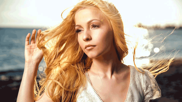 «Είσαι» – Το νέο τραγούδι της Κυριακής Δερέμπεη