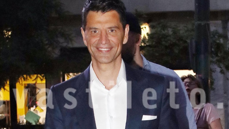 Σάκης Ρουβάς: Βραδινή έξοδος στο θέατρο!