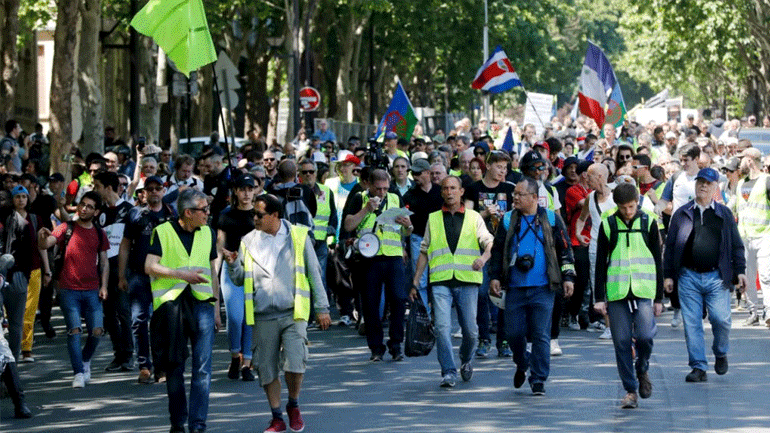 Γαλλία: Στους δρόμους τα «κίτρινα γιλέκα» – Χαμηλή η συμμετοχή στις κινητοποιήσεις