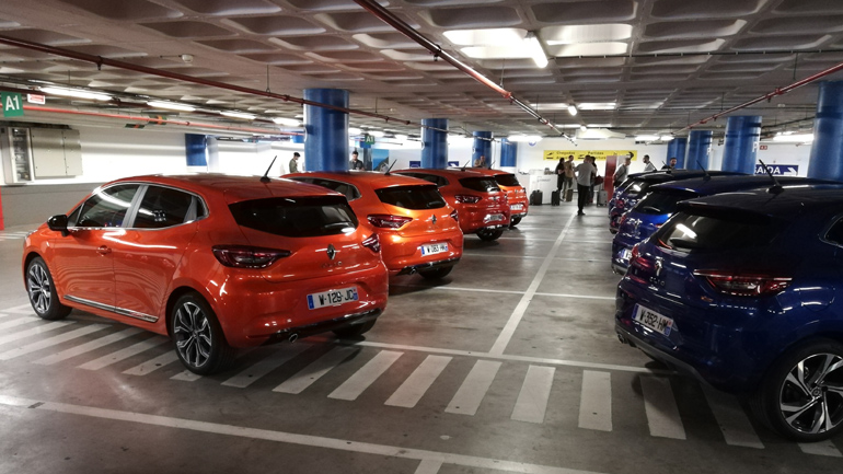 Τα αυτοκίνητα μας περιμένουν στο αεροδρόμιο της Λισαβόνα για τα πρώτα test drive