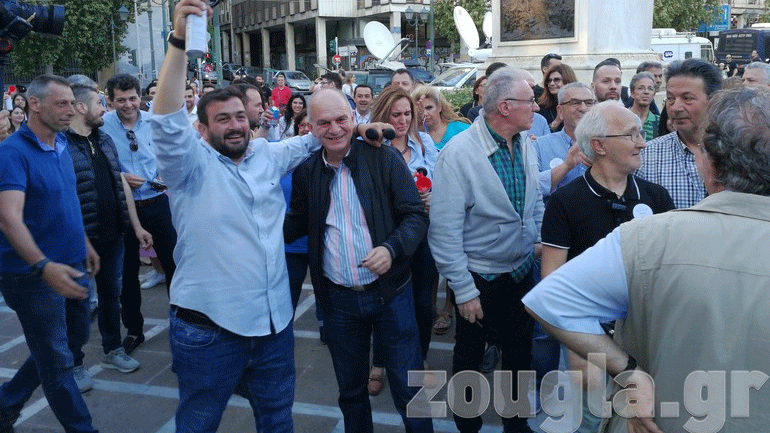 Εκλογές 2019: Πανηγυρισμοί στο εκλογικό κέντρο του Κώστα Μπακογιάννη