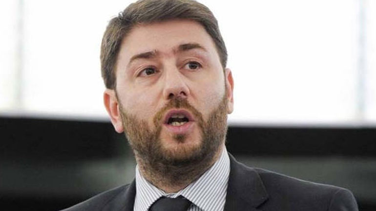 Ανδρουλάκης: «Εξαιρετικά αρνητική εξέλιξη η σύγκρουση Γεννηματά – Βενιζέλου»