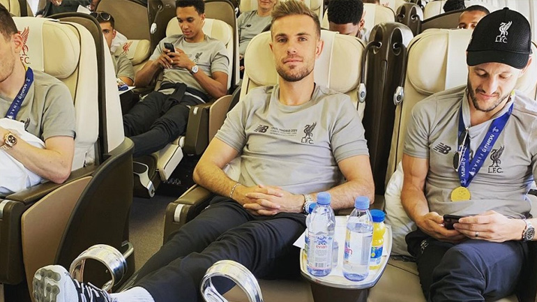 Με τα πόδια στην… κούπα ο Χέντερσον