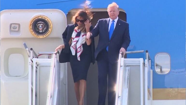 Αφίχθη στη Βρετανία ο Ντόναλντ Τραμπ – Στο πλευρό του η Μελάνια