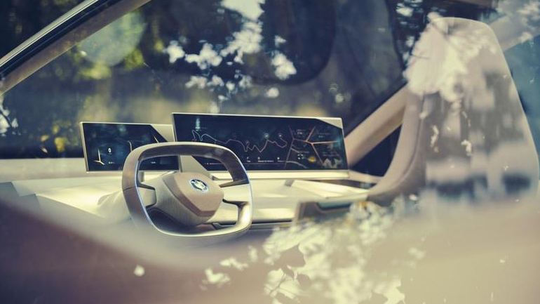 Με κυρτή οθόνη το επόμενο μοντέλο της BMW