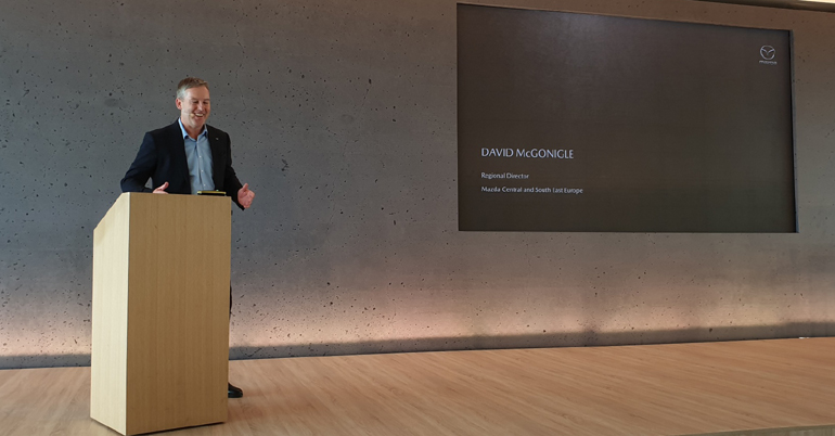 Ατάκα... του Regional Director, David McGonigle κατά τη διάρκεια της συνέντευξης Τύπου για την επιστροφή της Mazda στην Ελλάδα...