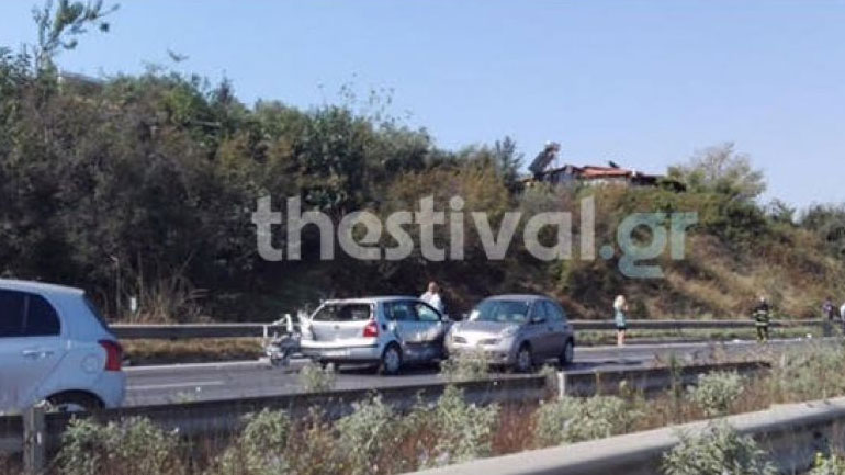 Τρία τροχαία ατυχήματα και μποτιλιάρισμα στον Περιφερειακό της Θεσσαλονίκης