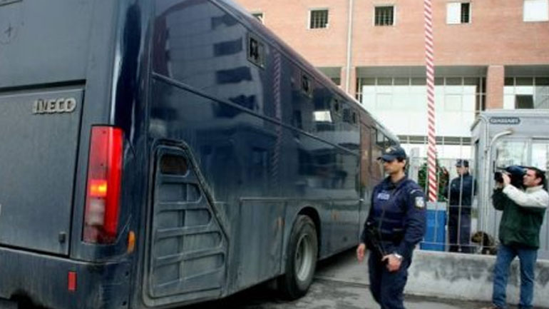 «Σκληροί» κακοποιοί οι δραπέτες από το Μεταγωγών