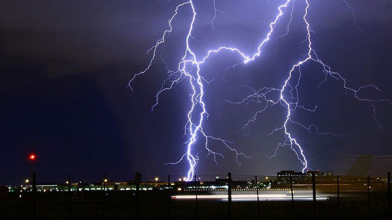 Εκλογές μετά κεραυνών: Σχεδόν 10.000 έπεσαν στην κεντρική και βόρεια Ελλάδα την Κυριακή