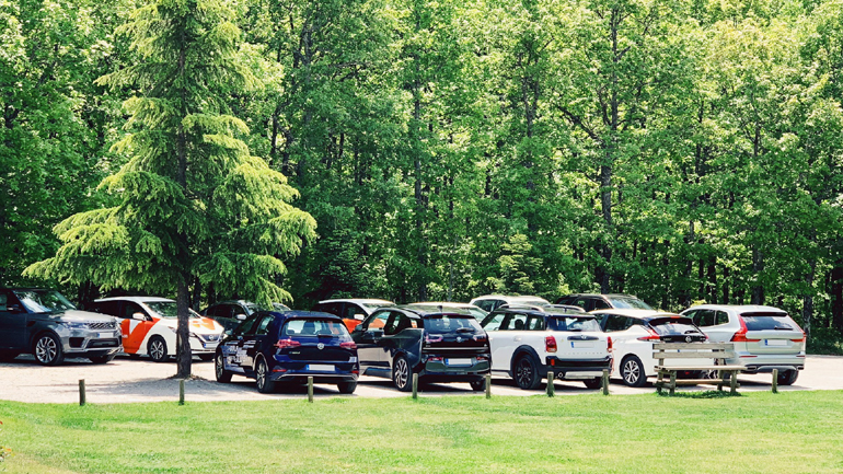 Τα ηλεκτρικά και υβριδικά αυτοκίνητα έχουν αρχίσει να μπαίνουν στη ζωή μας...