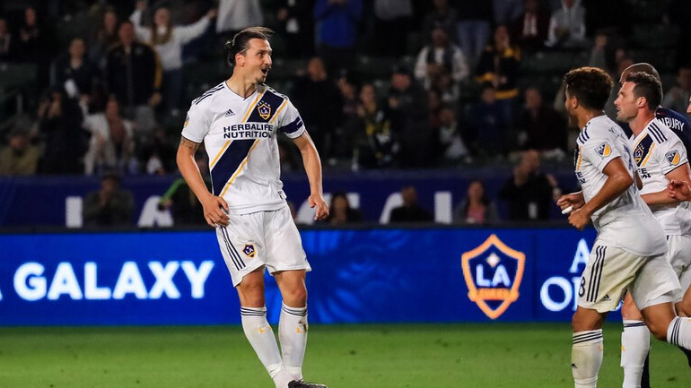 Σκόραρε με τρομερό ανάποδο ψαλίδι ο Ζλάταν Ιμπραΐμοβιτς!