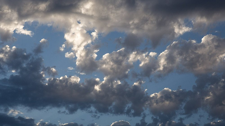 Καιρός άστατος, με νεφώσεις, βροχές και καταιγίδες